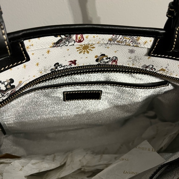 DISNEY PARKS DOONEY & BOURKE LARGE PURSE NEW WITH TAGS - MICKEY & MINNIE MOUSE - Picture 3 of 7